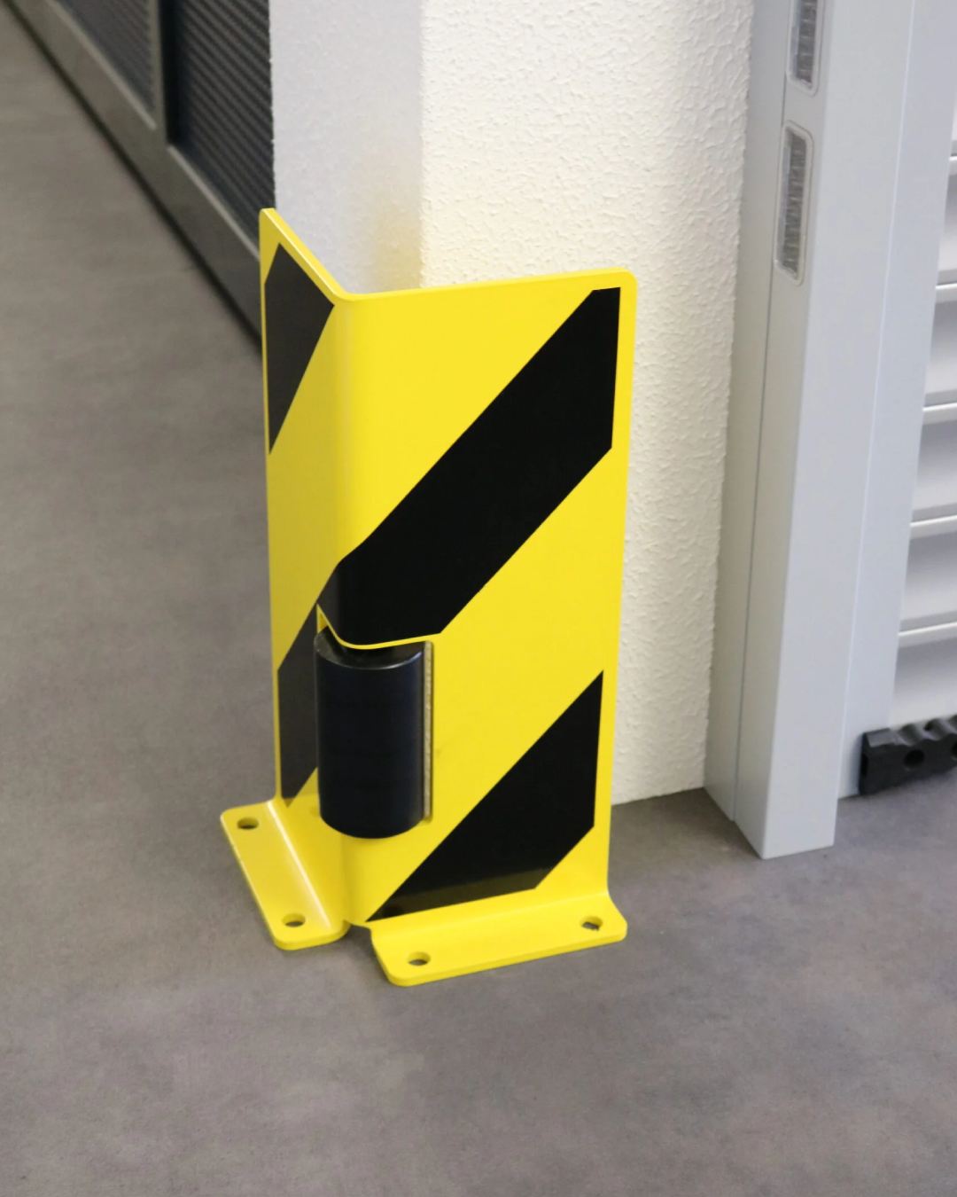 Anfahrschutz mit Leitrolle, L-Profil, H 400 x T 160 x T 160 mm – Bild 4