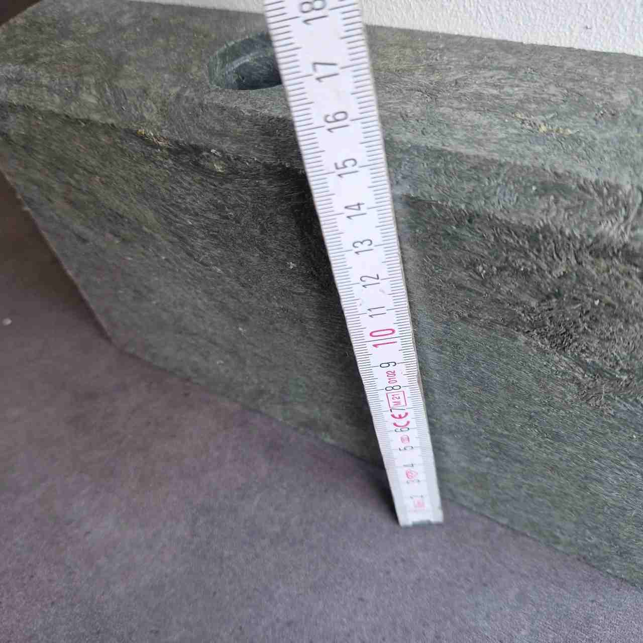 TP200022 schmaler robuster Bodenkantenschutz aus recycelten Kunststoffen – Bild 11