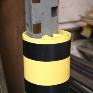 Regal / Pfosten / Säulenschutz aus Kunststoff