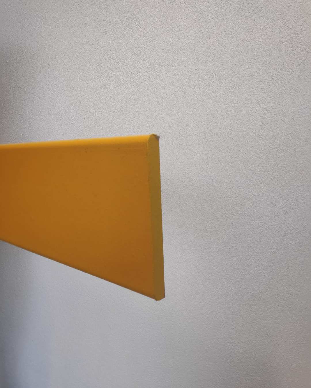 Tera Protect Radius in Signalfarbe Gelb – Rammschutzplatte aus Recycling-PET für hohe Sichtbarkeit