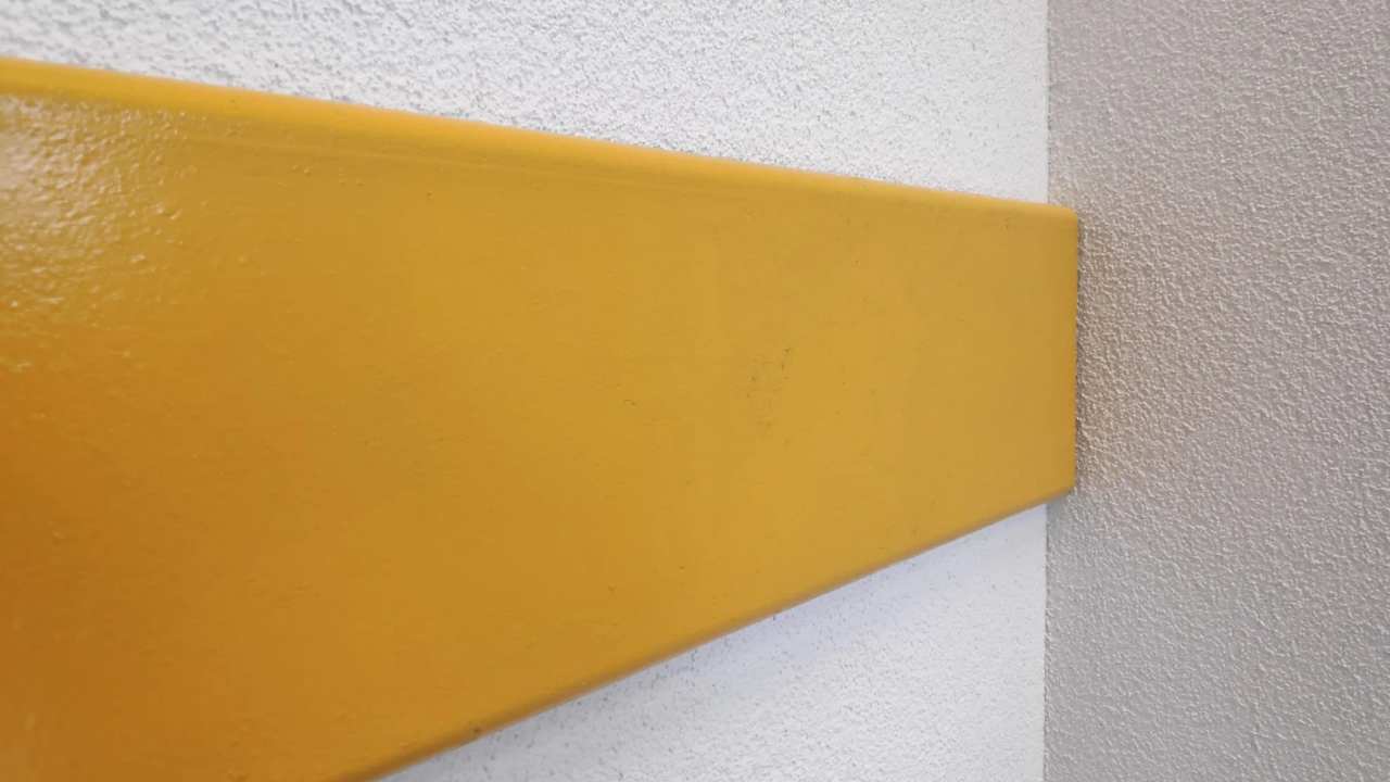 Tera Protect Radius in Signalfarbe Gelb – Rammschutzplatte aus Recycling-PET für hohe Sichtbarkeit