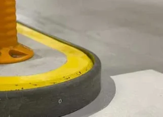 Hinterlüfteter Wandschutz mit Abschlussprofil