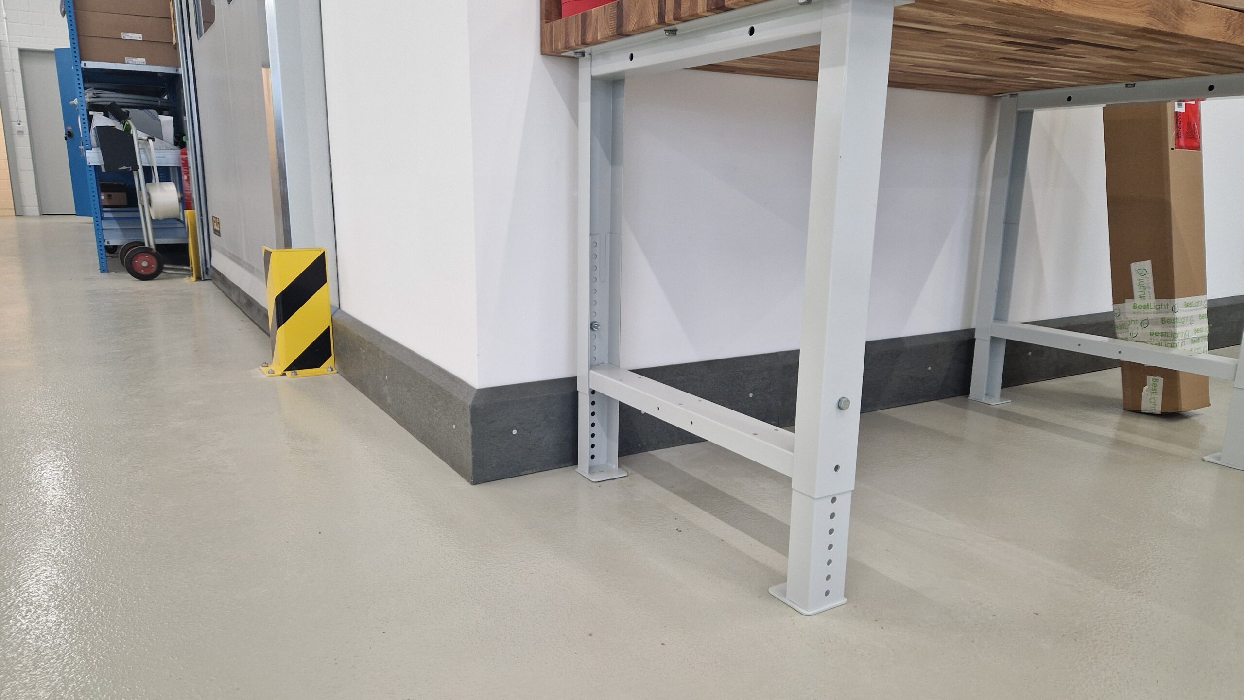 TP200 mit Eckrammschutz aus Stahl